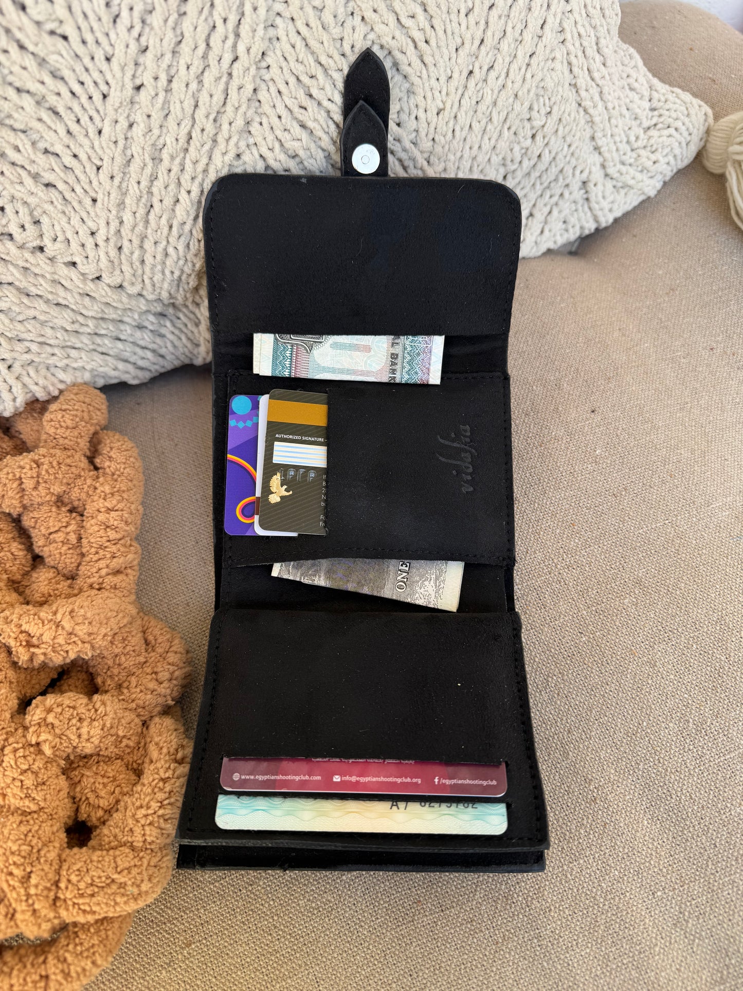 Black carrymoney wallet