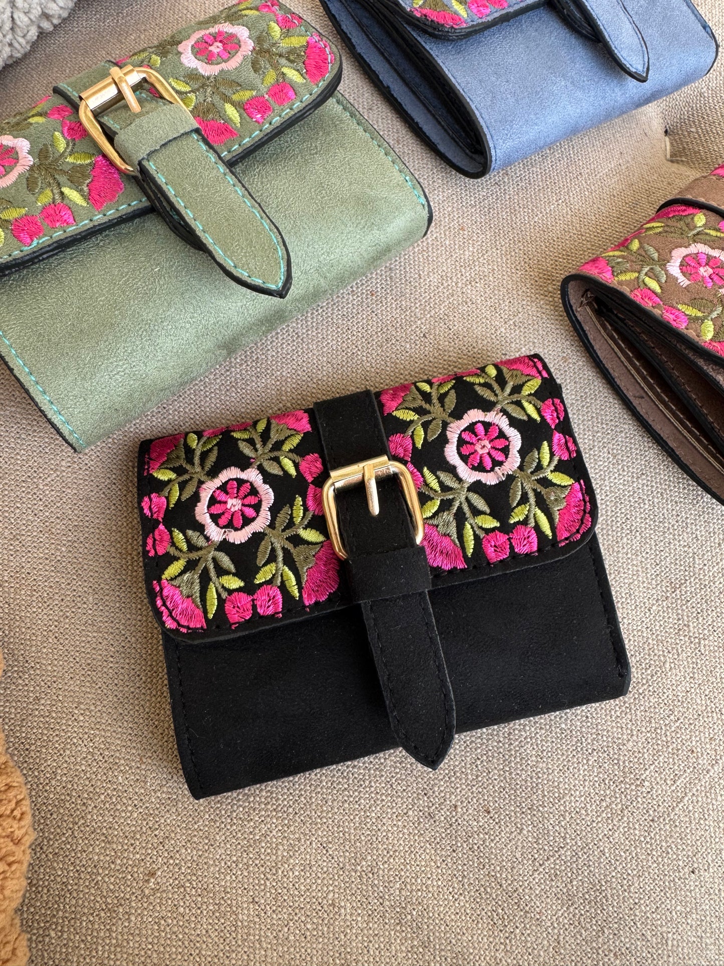Black carrymoney wallet