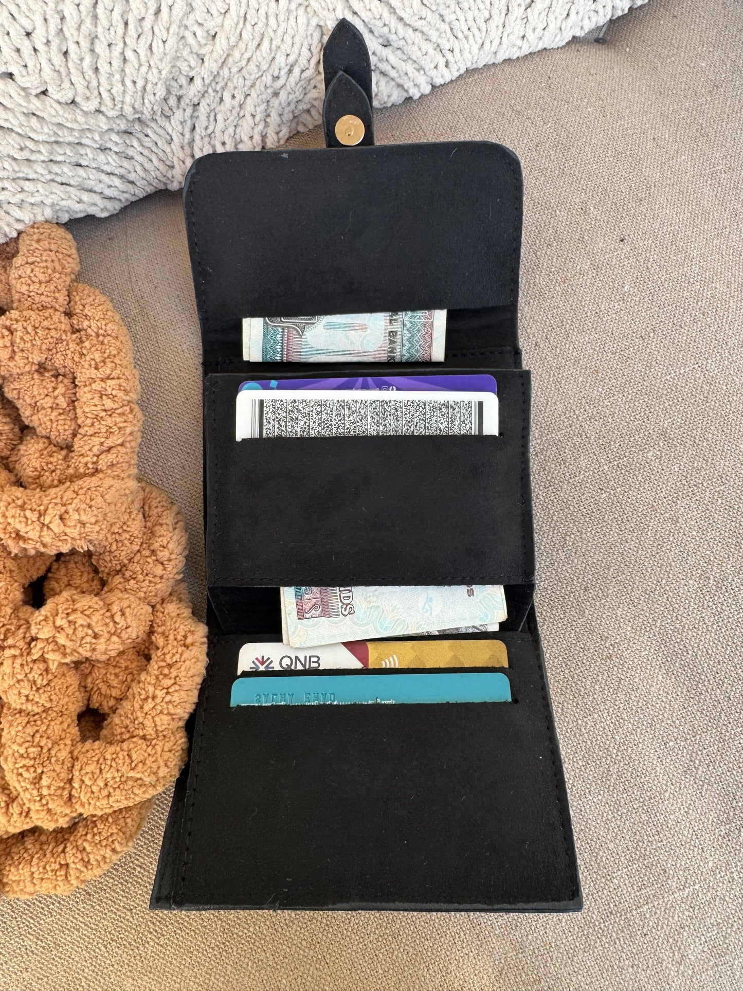 Black carrymoney wallet