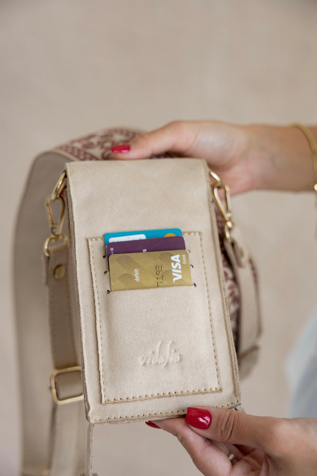 Off-white Mobile Pouch