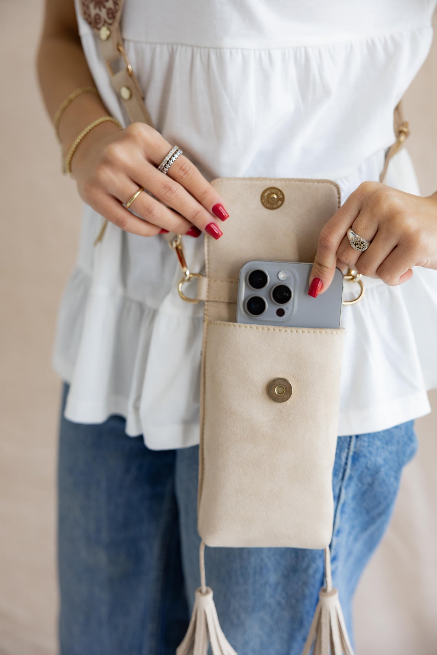 Off-white Mobile Pouch